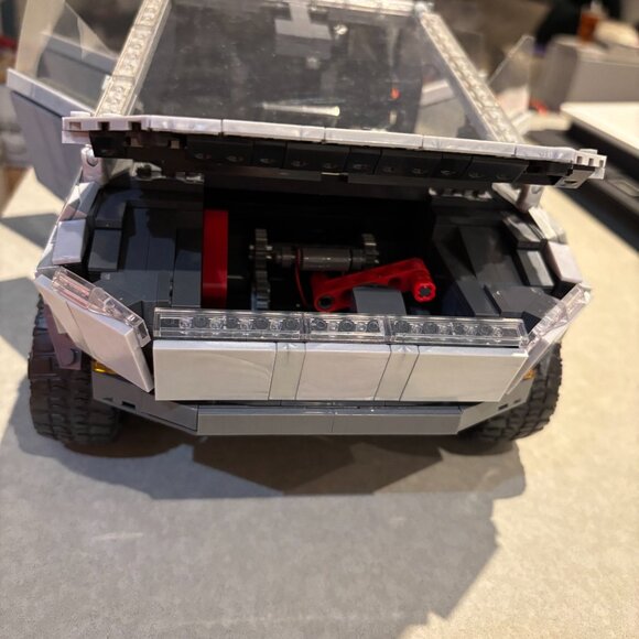 Mega bloks Tesla cybertruck - Picture 6 of 7